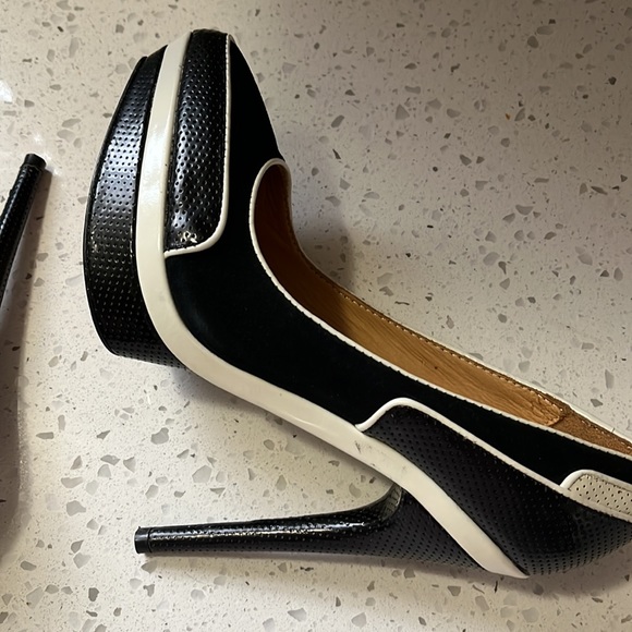 L.A.M.B size 6 platform heels - Picture 5 of 8